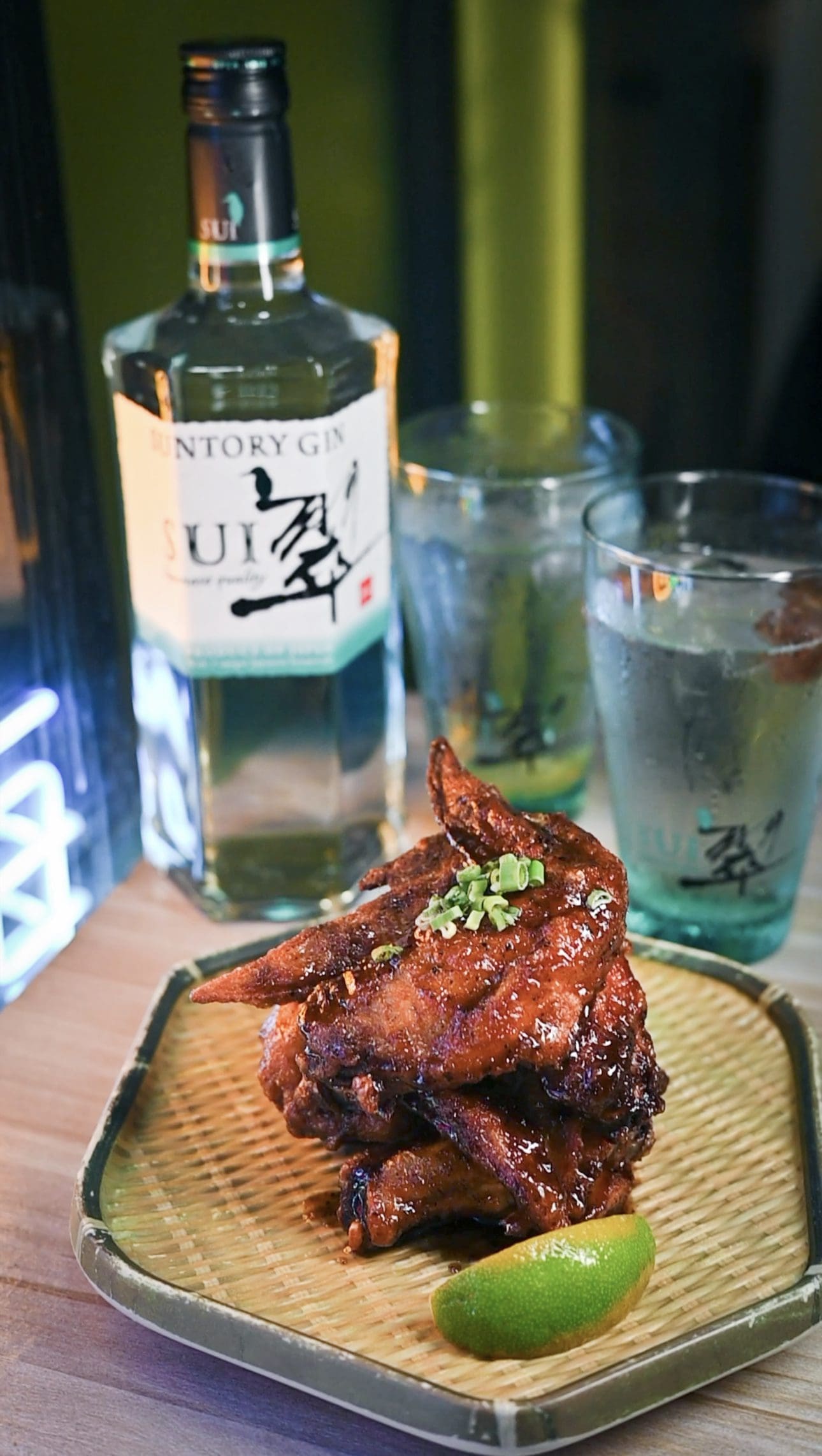 SUI Gin Soda served alongside a crispy chicken karaage rendition, a hot and cold fusion to relish this summer.